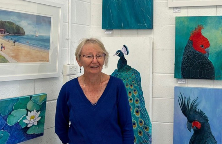 Pop-up art show brings colour to Nelson Bay retail area