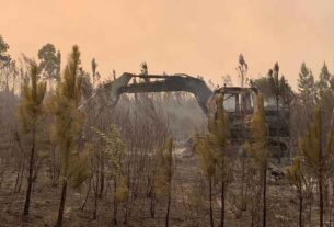 Nerong fires continue to burn and smother towns in smoke