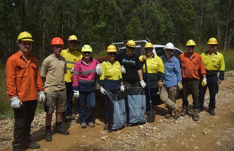 Volunteers clean up Wallaroo State Forest