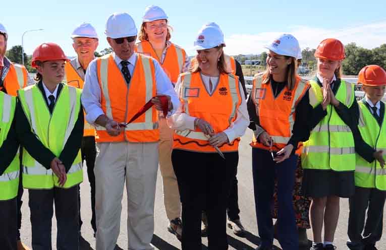 Mayor Digby Rayward with NSW Roads Minister Jenny Aitchison, Labor spokesperson for Upper Hunter Emily Suvaal MLC, and local schoolchildren on the new bridge.