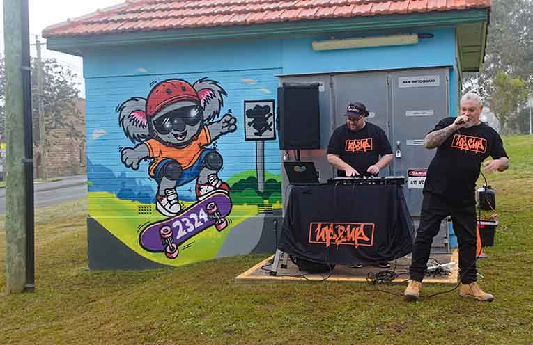 During the 10-week workshop, students learned from scratch all the skills necessary to plan and paint the project. Photo: Nico Lombardo.