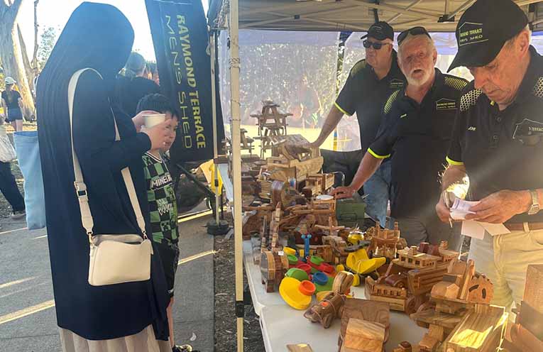 Flying fox, jacarandas and fireworks draw families to Illuminate