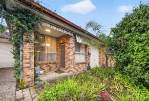 PROPERTY: Corlette Coastal Townhouse